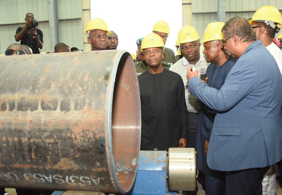 Lagos State Governor, Akinwunmi Ambode (middle), with Vice President, Prof. Yemi Osinbajo (2nd left); Minister of Power, Works & Housing, Mr. Babatunde Fashola (left), President, Dangote Group; Alhaji Aliko Dangote (2nd right) and Group Executive Director, Dangote Projects, Mr. Devarcoma Edwin during the Vice President’s inspection visit to the Dangote Fertilizer Plant at the Lekki Free Trade Zone, Lagos, on Saturday, June 25, 2016.