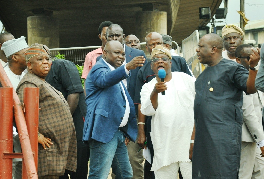 Lagos State Governor, Mr. Akinwunmi Ambode (2nd left); with Commissioner for the Environment, Dr. Babatunde Adejare (left); Special Adviser on Transportation, Prince Anofi Elegushi (right); and Commissioner for Works & Infrastructure, Engr. Ganiyu Johnson (2nd right) during the Governor’s inspection of the ongoing construction of multifaceted expansion projects at Oworosonki, Lagos, at the weekend.