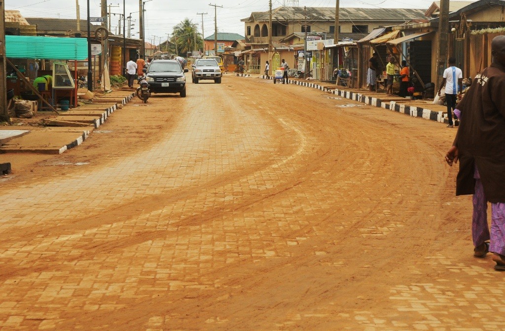 This is Megida Olayemi Road in Ayobo-Ipaja Local Council Development Area. The new road is 610m long and 9m wide. 