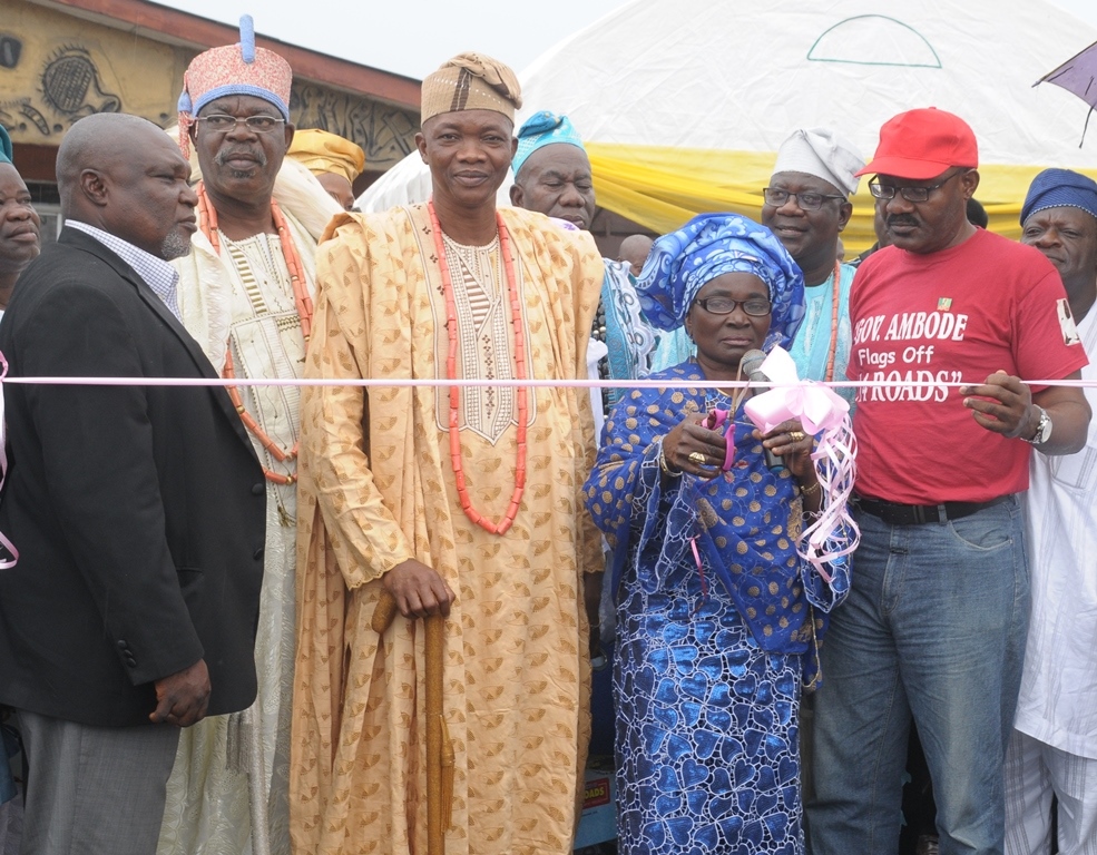 The newly constructed road in Balogun Street, Kuje, Oriade LCDA has been commissioned. 