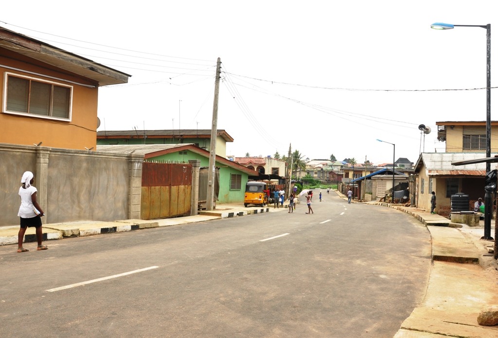 This is Onilekere Street, Ikeja Local Government. The new road is 425m long and 8m wide. 