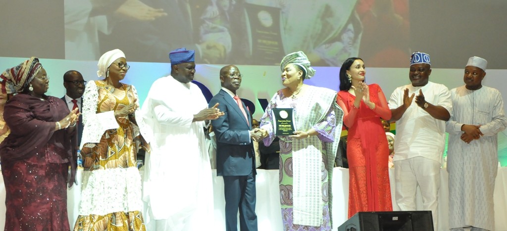 Lagos State Governor, Mr. Akinwunmi Ambode (3rd left); his wife & Chairman, Committee of Wives of Lagos State Officials (COWLSO), Bolanle (left); Edo State Governor, Comrade Adams Oshiomhole (4th left); presenting Certificate of Appreciation to APC Women Leader, South West, Chief Mrs. Kemi Nelson (4th right) during the closing ceremony of the 16th Annual National Women Conference organized by COWLSO, at the Convention Centre, Eko Hotel & Suites on Wednesday, October 26, 2016. (L-R) With them are Deputy Governor of Lagos State, Dr. Mrs. Oluranti Adebule; Wife of Edo State Governor, Mrs. Iara Oshiomhole; Speaker, Lagos State House of Assembly, Rt. Hon. Mudashiru Obasa and Kebbi State Governor, Alhaji Atiku Bagudu.