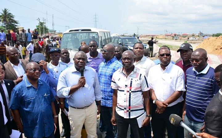 L-R: Lagos State Governor, Mr. Akinwunmi Ambode (2nd left); Commissioner for Works & Infrastructure, Engr. Ganiyu Johnson; Commissioner for Urban Development & Physical Planning counterpart, Tpl. Waisu Anifowose; Commissioner for Housing, Mr. Gbolahan Lawal; Commissioner for Special Duties & Inter-governmental Relations, Mr. Oluseye Oladejo and others during the Governor’s inspection of Fin-Niger Bus stop, Alakija in Oriade LCDA on Thursday, November 3, 2016.