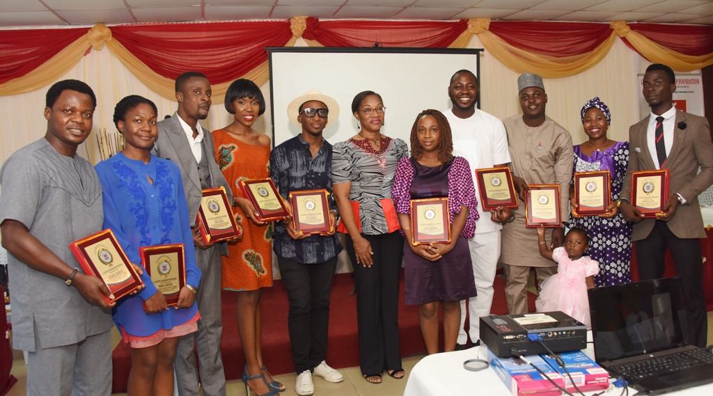 Administrator, La Roche Leadership Foundation, Mrs. Marina Osoba (middle), with award winners of Our chosen Youth Class of 2016 during the Foundation’s Service recognition award to the Chosen Youth at General Hospital Road, Gbagada, Lagos, on Saturday, November 26, 2016.