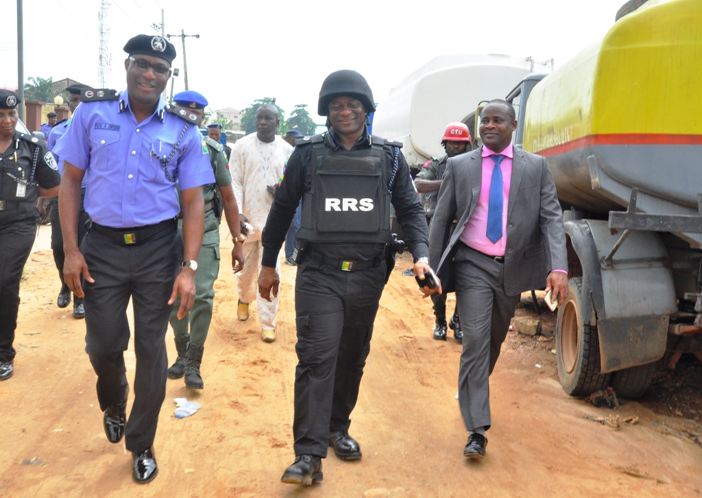 Lagos State Police Commissioner, Mr. Fatai Owoseni; with Commander, Rapid Response Squad (RRS), ACP Tunji Disu and Chief Security Officer to the Lagos State Governor, CSP Saheed Kassim during the arrest of Operators of an illegal Oil Depot in Oregun, Onigbongbo LCDA, on Thursday, December 1, 2016. 