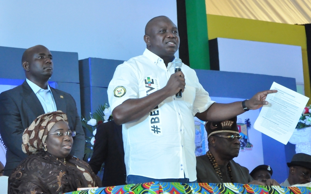 Lagos State Governor, Mr. Akinwunmi Ambode (middle), with his Deputy, Dr. (Mrs.) Oluranti Adebule (left) and Oba of Lagos, Oba Rilwan Akiolu I (right) during the 1st Quarter 2017 Town Hall meeting (6th in the series) to render account of stewardship of Governor Ambode’s administration, at the Ajelogo Housing Scheme, Akanimodo, Mile 12, Ketu, Lagos, on Thursday, January 19, 2017.