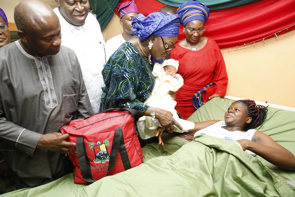 Wife of the Governor of Lagos State, Mrs Bolanle Ambode with the baby of the year; HC Health, Dr. Jide Idris (L); SA. Primary Healthcare, Dr. Olufemi Onanuga (2nd left); COWLSO member, Prof Ibiyemi Tunji-Bello (r); and mother of the baby of the year, Mrs. Maureen Okafor, during the presentation of gifts to the Baby of the Year, at Amuwo-Odofin Maternal & Child Care Centre, on Sunday, 1st January, 2017.