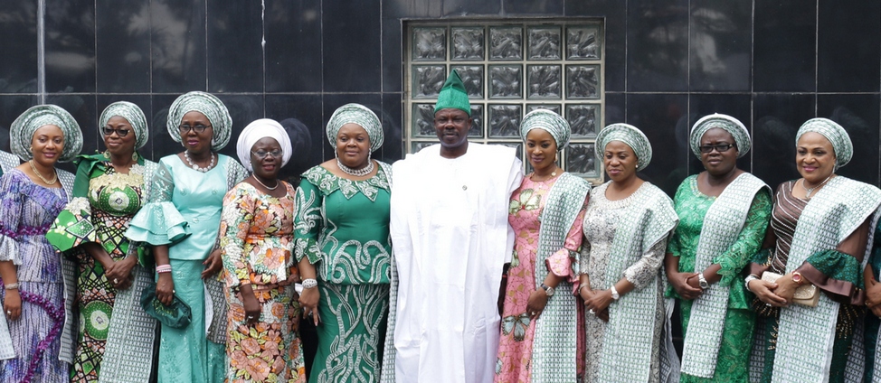 Governor of Ogun State, Senator Ibikunle Amosun (5th right), his wife, Dr. (Mrs.) Olufunso Amosun (4th right); wife of Lagos State Governor, Mrs. Bolanle Ambode (2nd left); Deputy Governor of Ogun State, Chief (Mrs) Yetunde Onanuga (4th left); wife of Imo State Governor, Mrs. Nkechi Okorocha (5th left) and wives of other Southern Governors’ forum during a courtesy visit to the Governor as part of activities of the 5th quarterly meeting of Southern Governors Wives’ Forum (SGWF) at the Government House, Abeokuta, Ogun State, on Thursday, May 11, 2017.