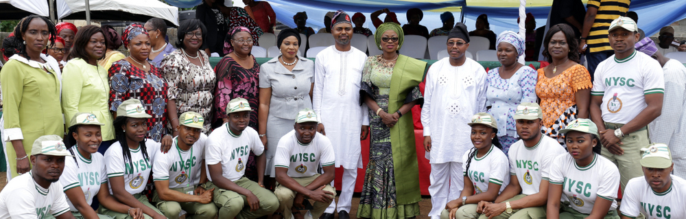 Wife of Lagos State Governor, Mrs. Bolanle Ambode (5th right);  NYSC State Coordinator, Prince Mohammed Momoh (4th right); Chairman, House Committee on Health, Hon. Olusegun Olulade (6th right) and NYSC Medical Corp & Personnel during the flag-off of the NYSC Health Initiative for Rural Dwellers in Poka, Epe, Eredo LCDA, Lagos, on Tuesday, 29 August, 2017.   
