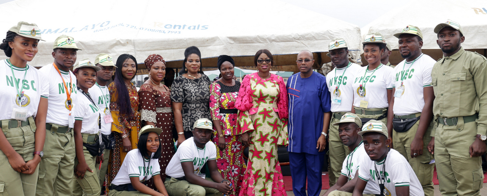 Wife of Lagos State Governor, Mrs. Bolanle Ambode (6th right); NYSC State Coordinator, Prince Mohammed Momoh (5th right), with NYSC staff and 2017 Batch ‘A’ Stream II corp members, when the governor’s wife visited the NYSC Orientation Camp, Iyana-Ipaja, Lagos, on Thursday,  August 10, 2017.