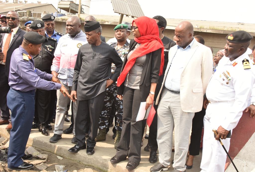 Vice President, Prof. Yemi Osinbajo (3rd left); Lagos State Governor, Mr. Akinwunmi Ambode (2nd left); Commander, NNS Beecroft Apapa, Commodore Okon Edet (left); Managing Director, Nigerian Ports Authority (NPA), Hadiya Hadiza Bala Usman (3rd right); Minister of Transportation, Mr. Rotimi Amaechi (2nd right) and Flag Officer Commanding, Western Naval Command, Rear Admiral Sylvanus Abah (right) during an inspection on the state of Apapa shortly after a meeting with Maritime Unions and stakeholders, on Thursday, July 26, 2018.